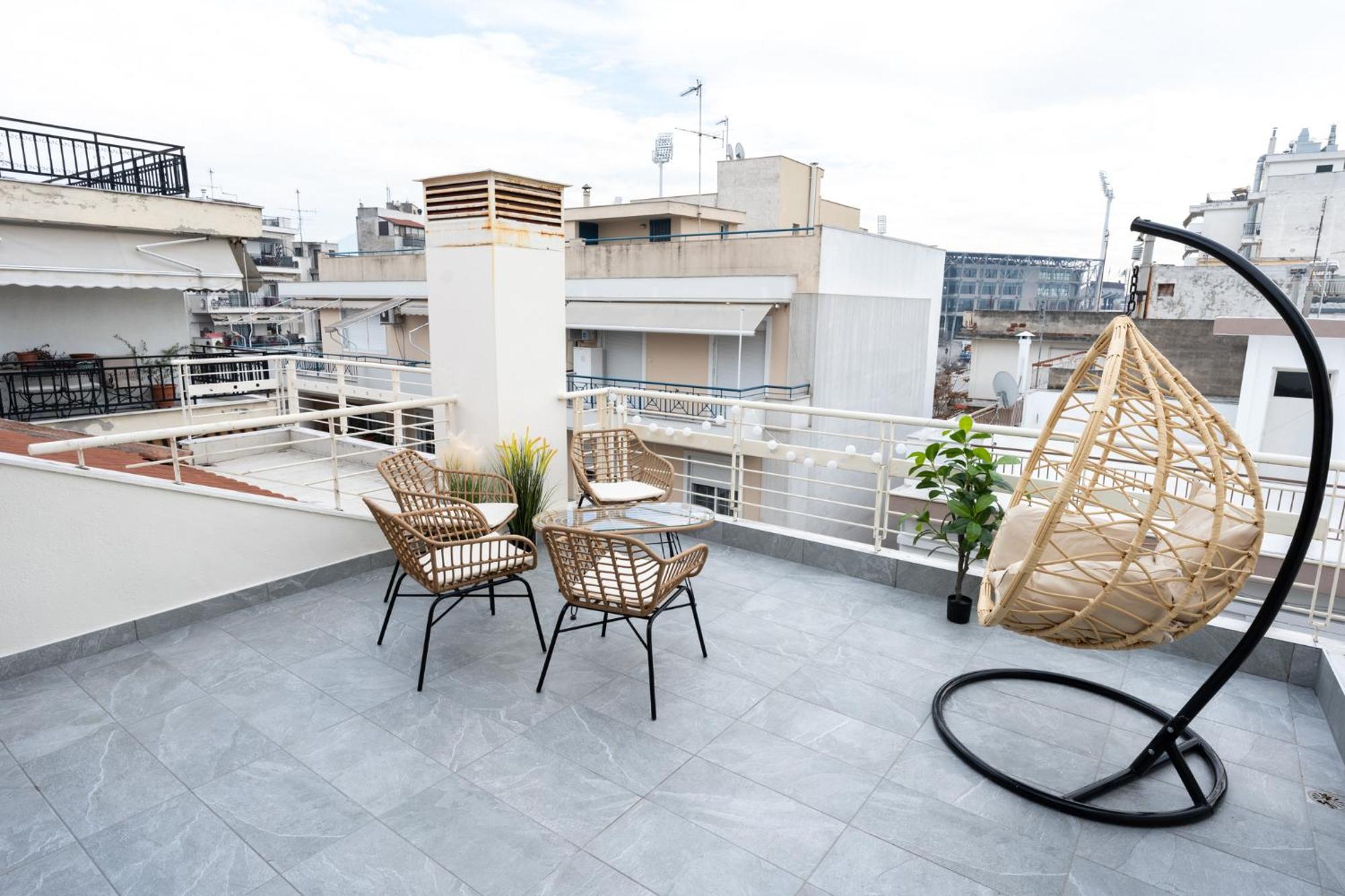 Pomegranate Luxury Penthouse Maisonette With Beautiful Terrace & Free Parking By Binobi ! テッサロニキ エクステリア 写真