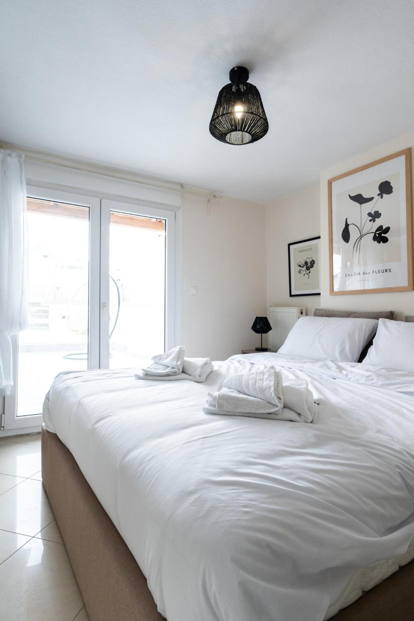 Pomegranate Luxury Penthouse Maisonette With Beautiful Terrace & Free Parking By Binobi ! テッサロニキ エクステリア 写真